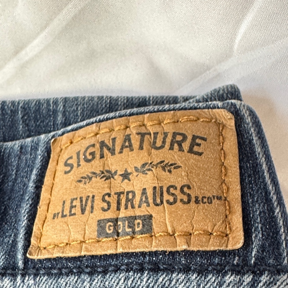 Signature by Levi Strauss Blue Denim with Tan Label - Picture 2 of 7